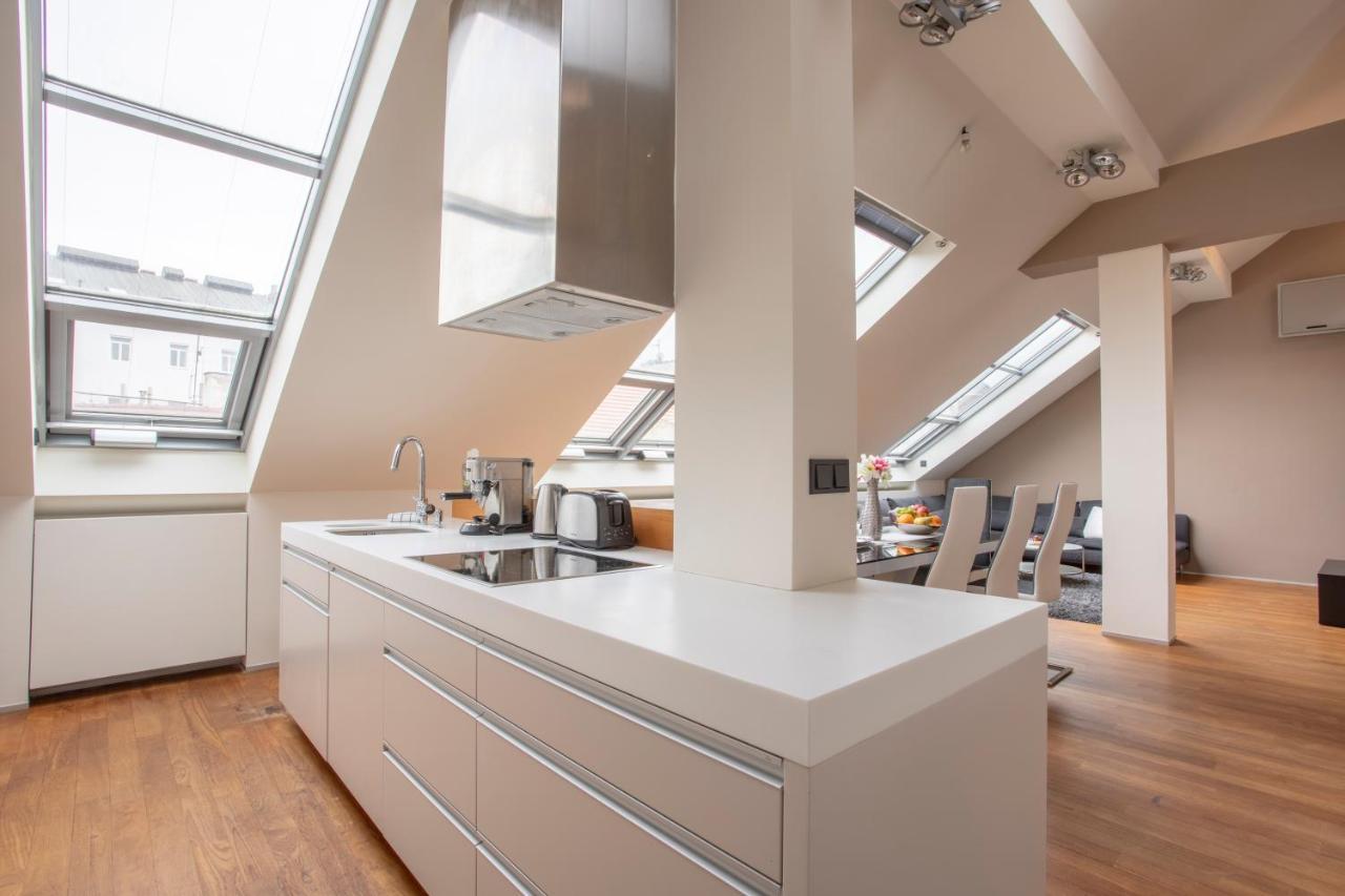 Luxury Central Duplex With Terrace プラハ エクステリア 写真